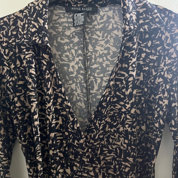 Anne Klein Black and Gold Long Sleeve Wrap Dress - Picture 3 of 6